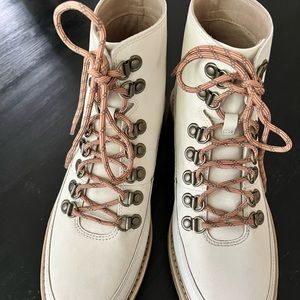 TEVA Midform Boot in “White Swan” Size 8 Like new condition.